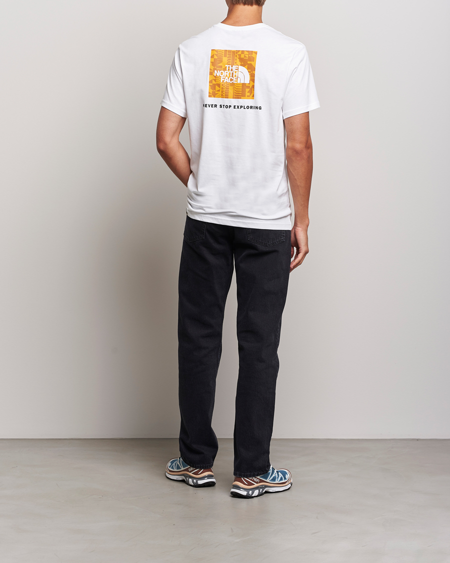 Herre | T-Shirts | The North Face | Redbox Tee White/Summit Gold