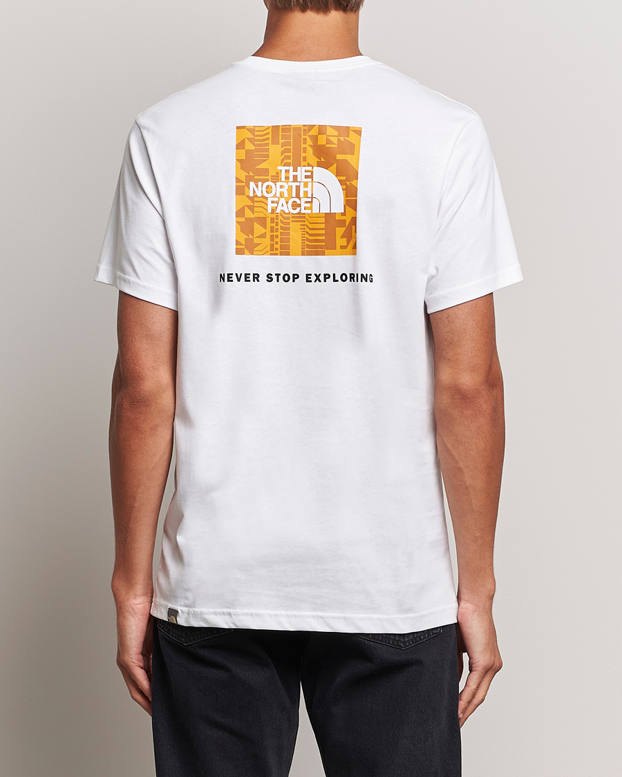 Herre | T-Shirts | The North Face | Redbox Tee White/Summit Gold
