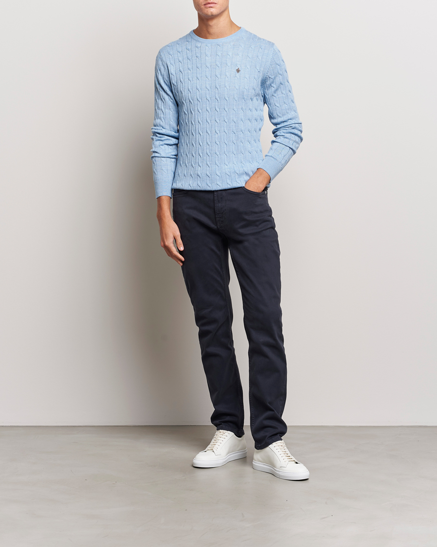 Herre | Trøjer | Morris | Merino Cable Crew Neck Light Blue
