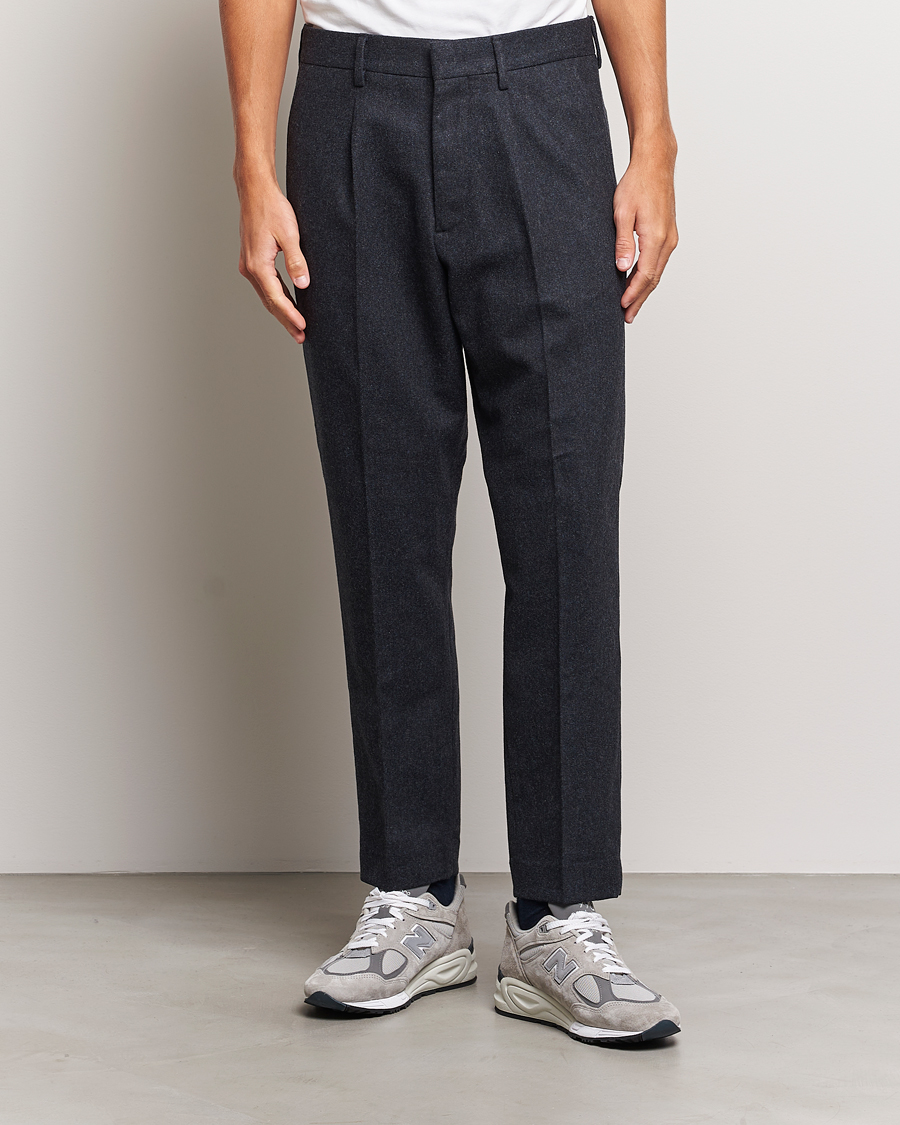 Herre | Business & Beyond | NN07 | Bill Brushed Flannel Pleated Trousers Navy Blue