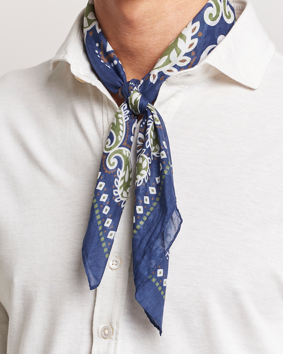 Herre | Amanda Christensen Cotton Voilé Printed Flower Bandana Navy | Amanda Christensen | Cotton Voilé Printed Flower Bandana Navy