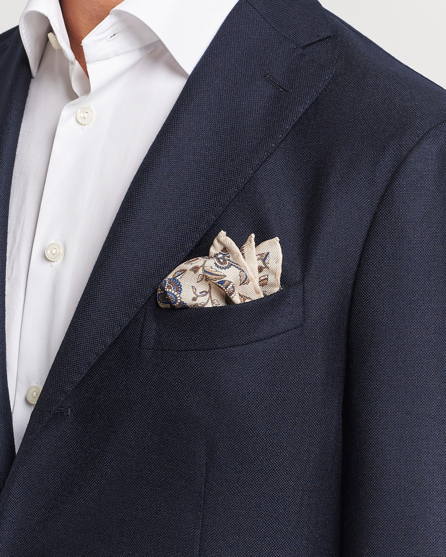 Herre | Amanda Christensen Wool Flannel Large Flower Pocket Square Creme | Amanda Christensen | Wool Flannel Large Flower Pocket Square Creme