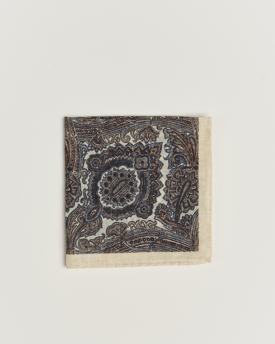 Herre | Amanda Christensen Wool Printed Large Paisley Pocket Square White | Amanda Christensen | Wool Printed Large Paisley Pocket Square White