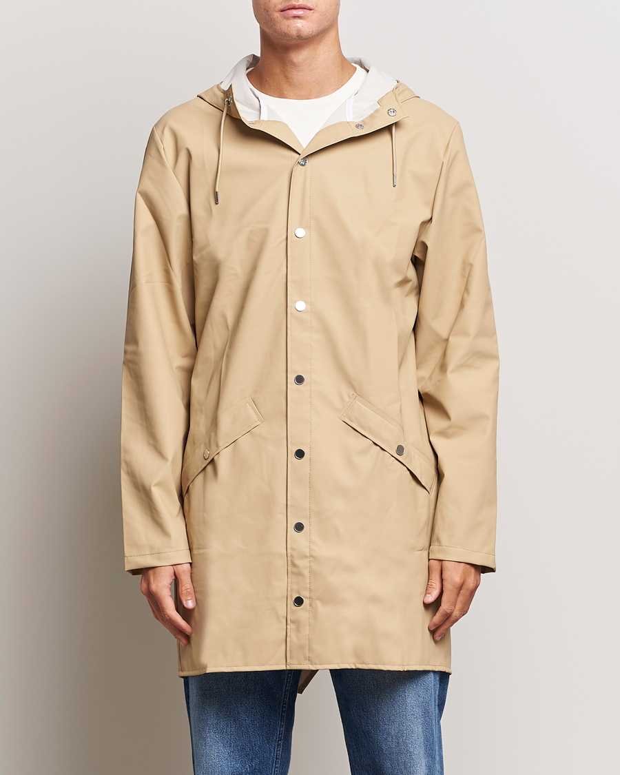 Herre | Gå regnen i møde med stil | RAINS | Long Jacket Sand