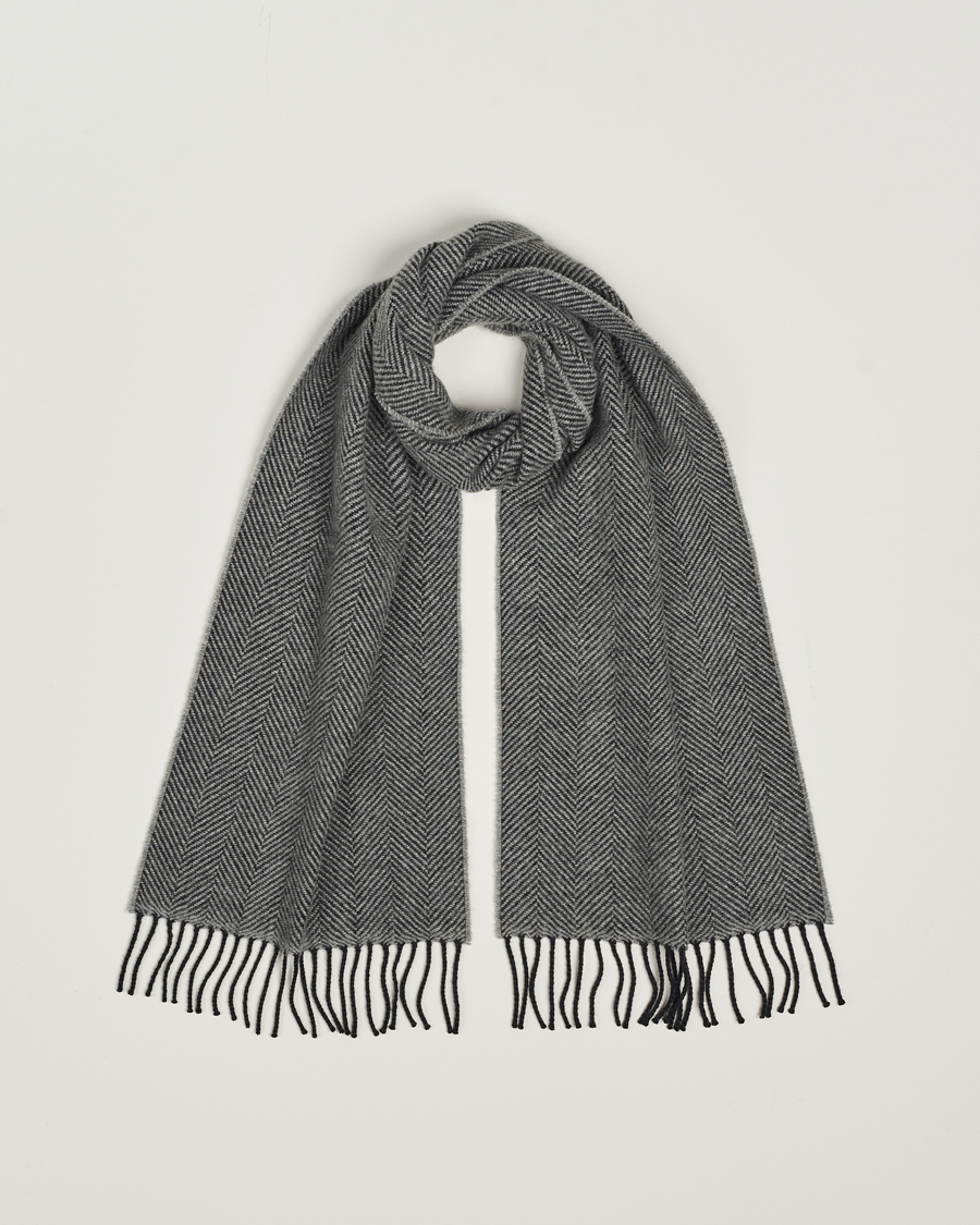Herre | Begg & Co Herringbone Cashmere Scarf 30*170cm Grey | Begg & Co | Herringbone Cashmere Scarf 30*170cm Grey