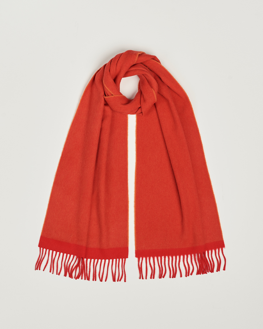 Herre | Begg & Co Solid Board Wool/Cashmere Scarf Berry Military | Begg & Co | Solid Board Wool/Cashmere Scarf Berry Military