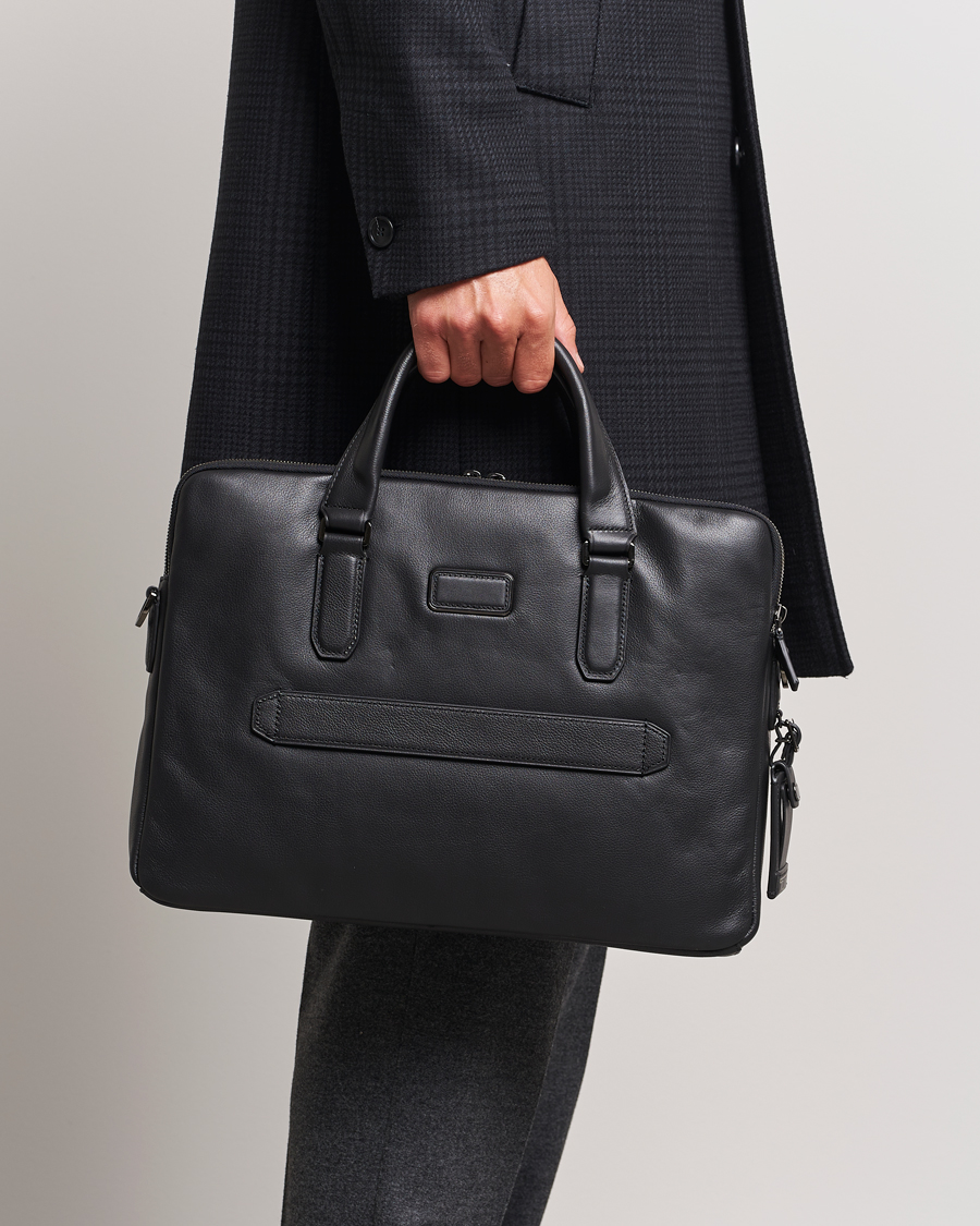 Herre | TUMI Harrison Sycamore Slim Leather Brief Black | TUMI | Harrison Sycamore Slim Leather Brief Black