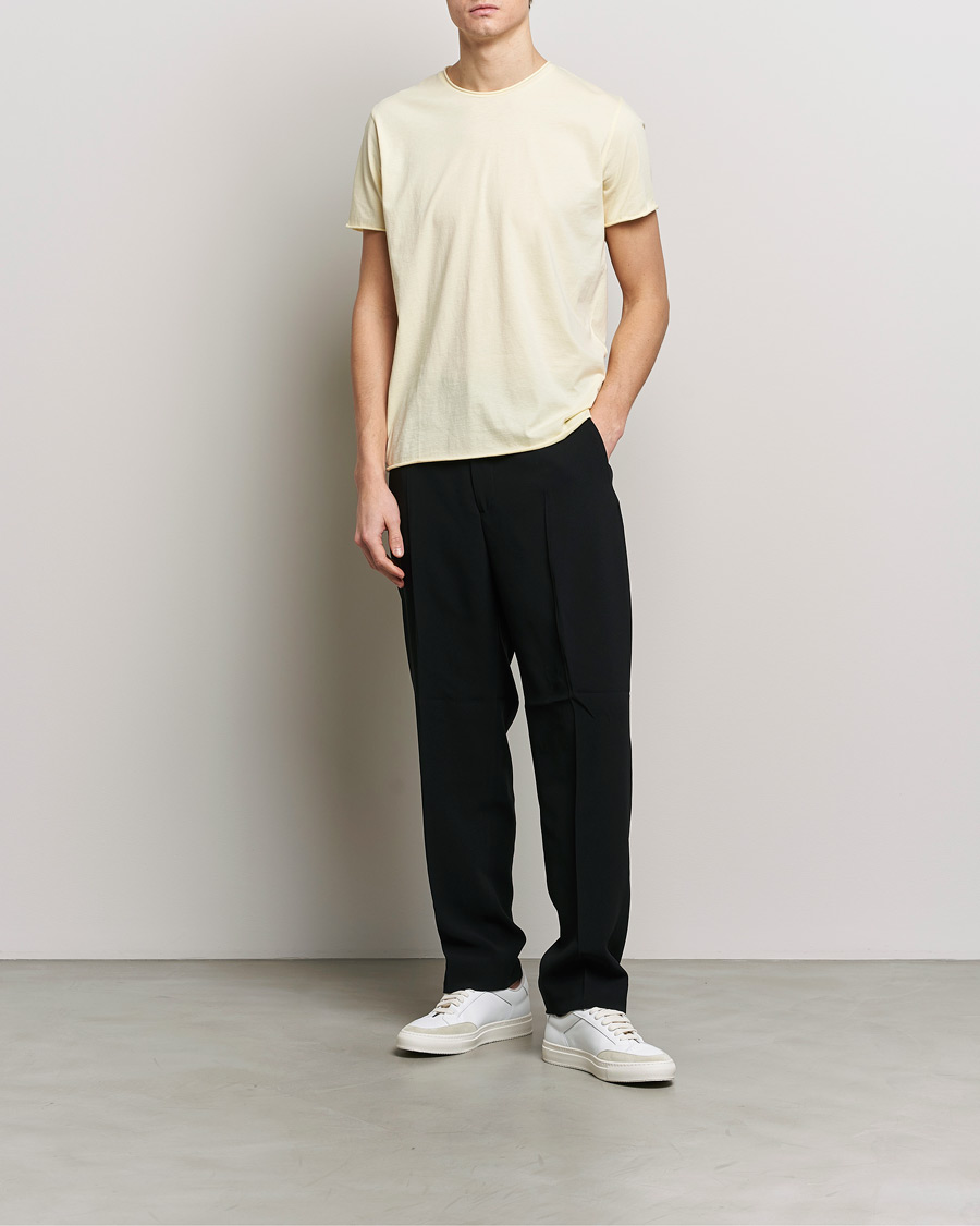Herre | T-Shirts | Filippa K | Roll Neck Crew Neck T-Shirt Soft Yellow