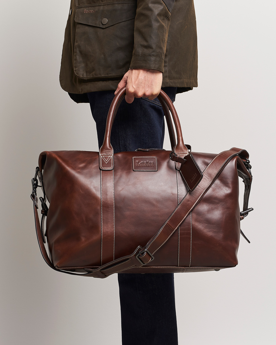 Herre | Tasker | Loake Shoemakers | Balmoral Veg Tanned Leather Overnight Bag Brown