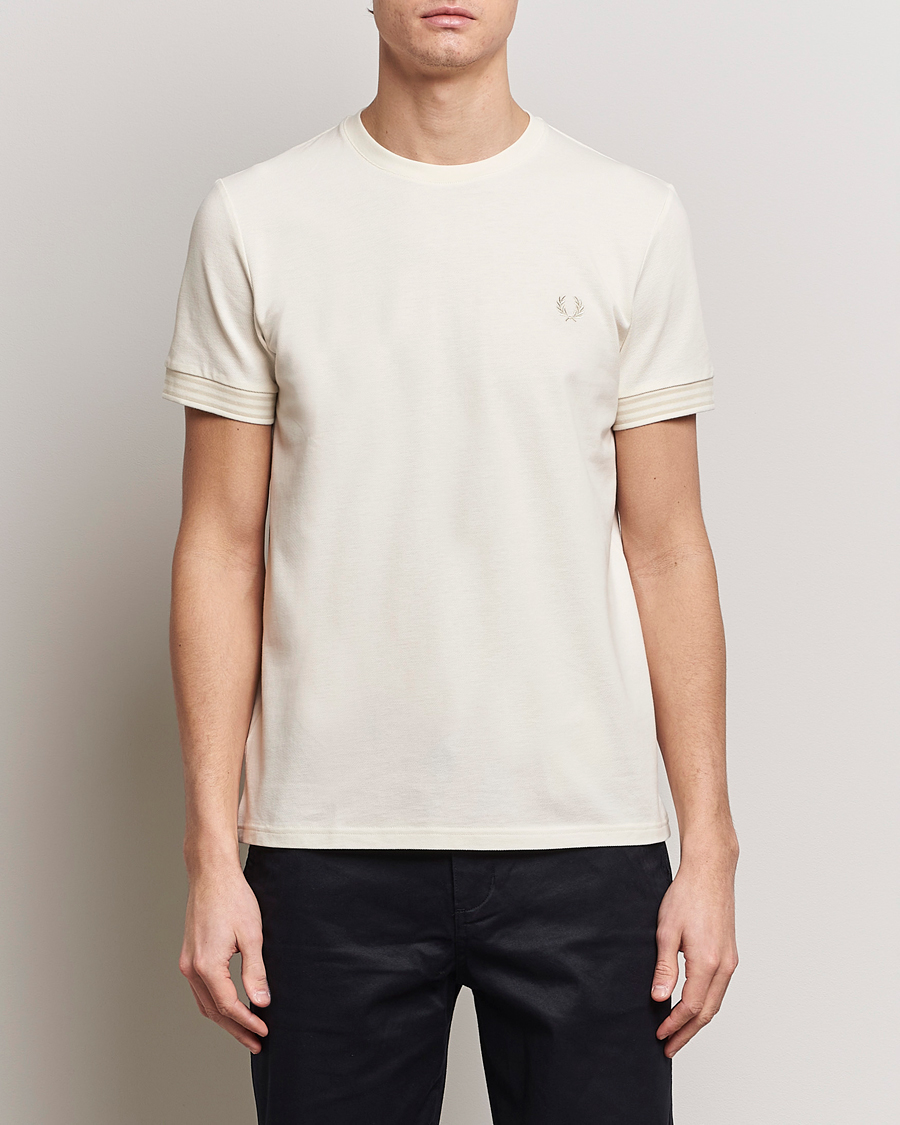 Herre | Kortærmede t-shirts | Fred Perry | Striped Cuff Crew Neck T-Shirt Ecru