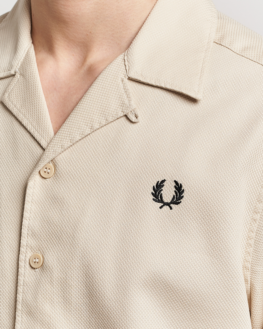 Herre | Skjorter | Fred Perry | Pique Textured Short Sleeve Shirt Oatmeal