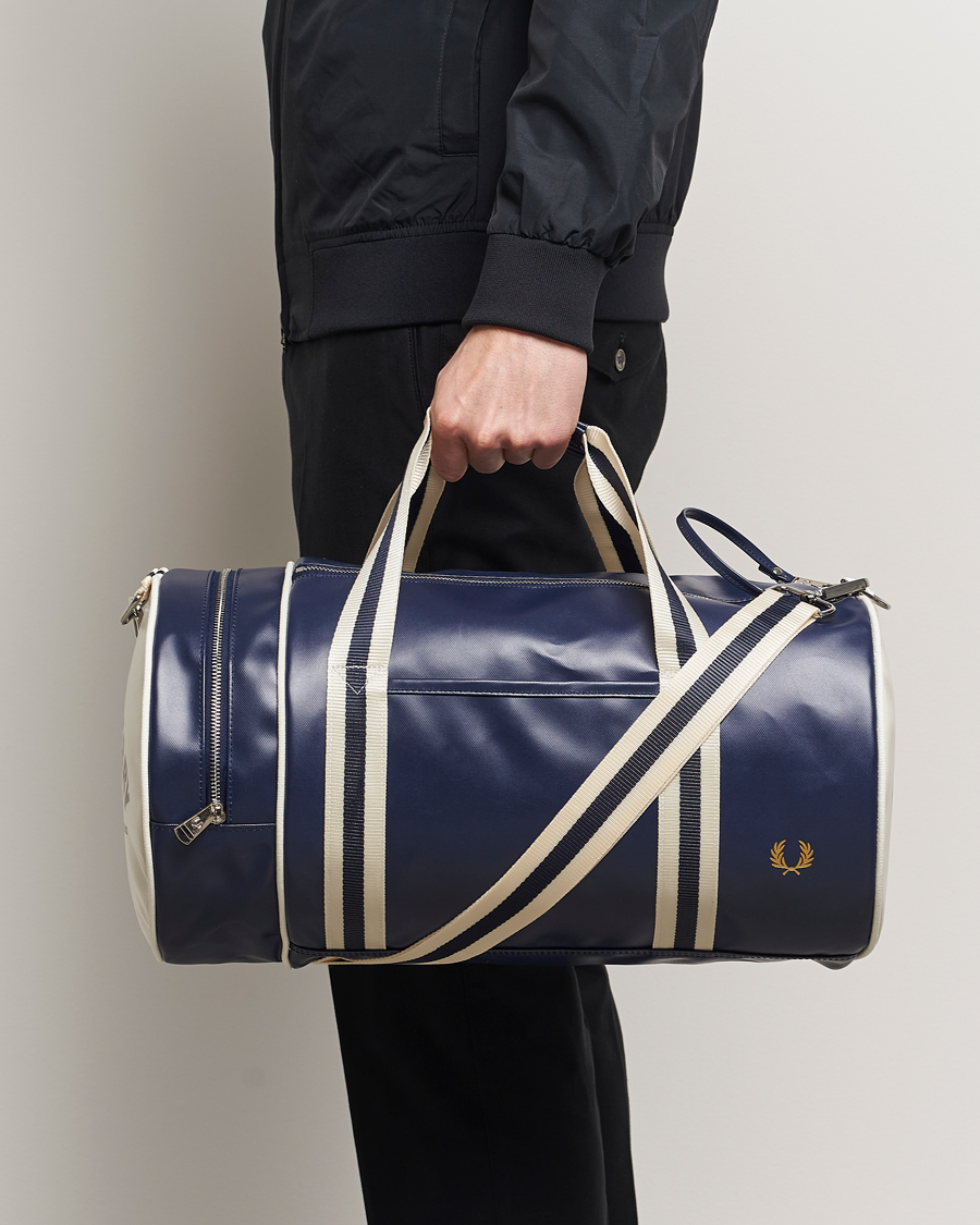Herre | Fred Perry Classic Barrel Bag Navy/Ecru | Fred Perry | Classic Barrel Bag Navy/Ecru