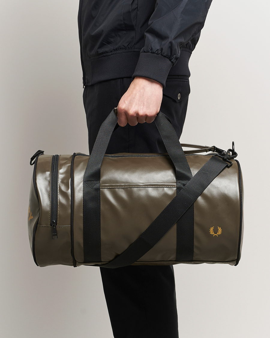 Herre | Fred Perry Tonal Classic Barrel Bag Uniform Green | Fred Perry | Tonal Classic Barrel Bag Uniform Green
