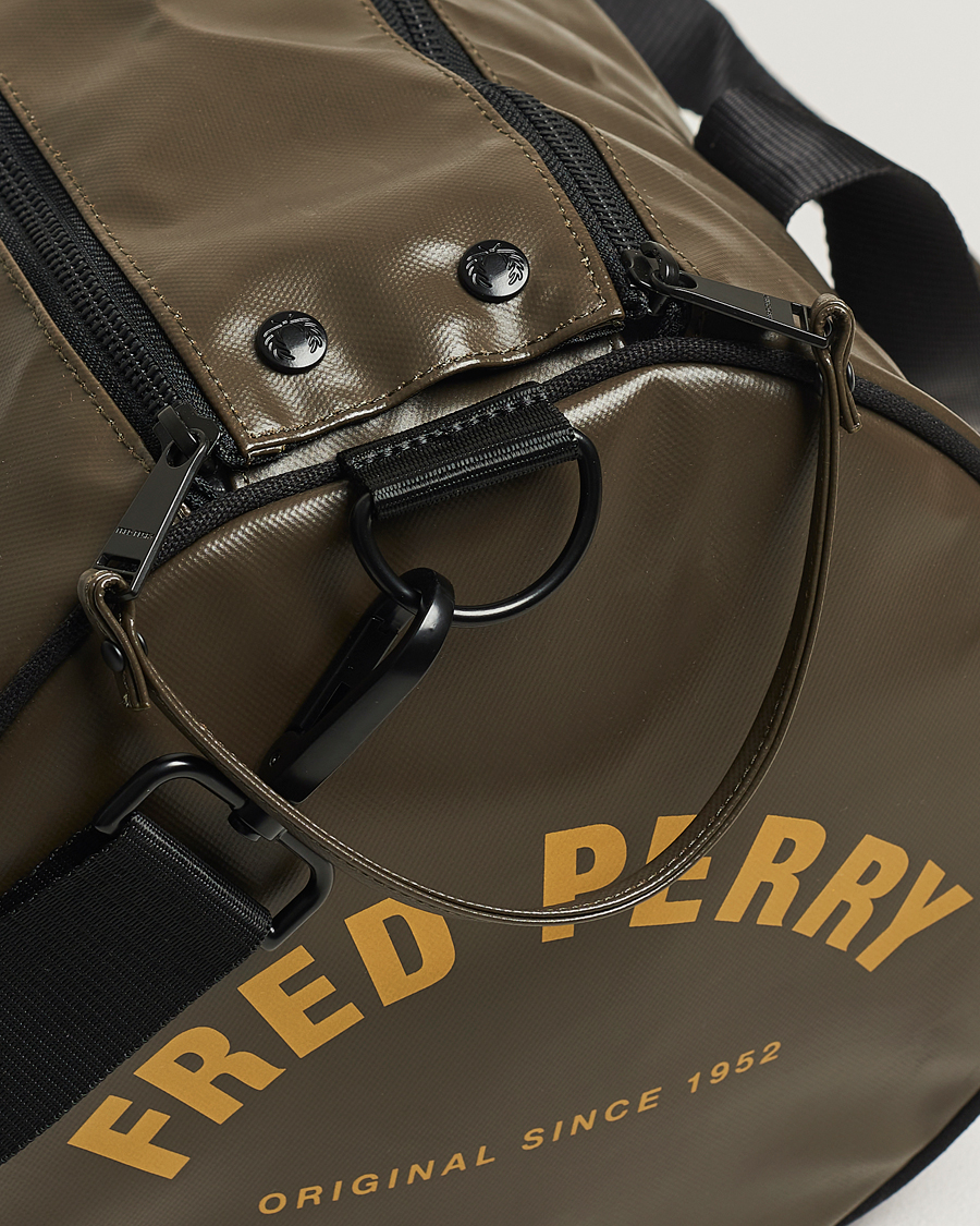 Herre | Fred Perry Tonal Classic Barrel Bag Uniform Green | Fred Perry | Tonal Classic Barrel Bag Uniform Green