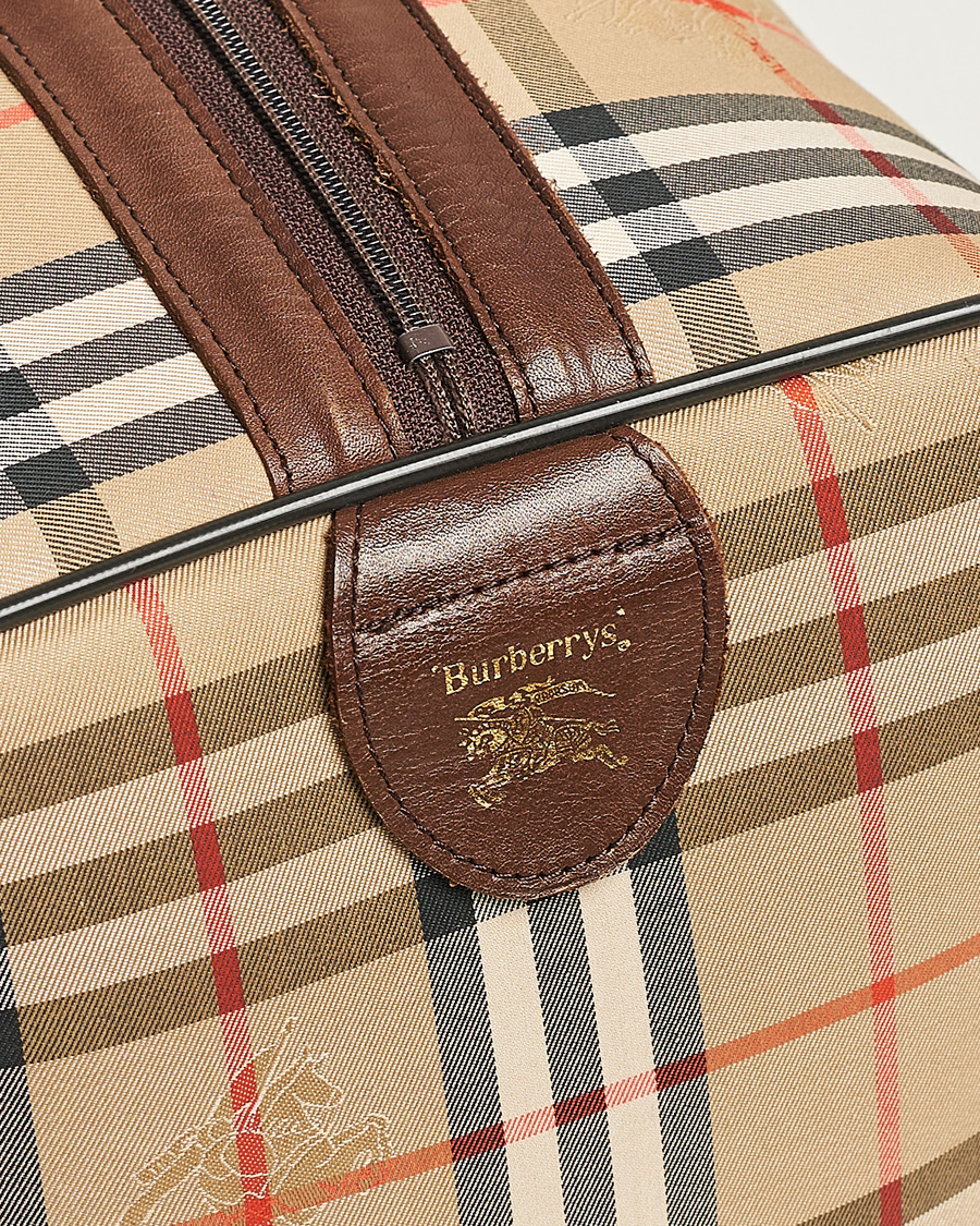 Burberry – Leverandør under verdenskrig | Careofcarl.dk