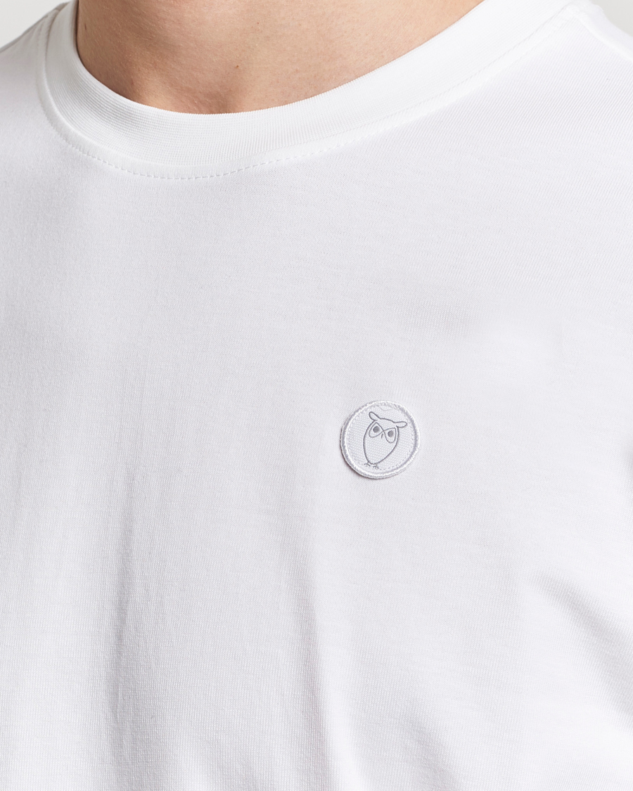Herre | T-Shirts | KnowledgeCotton Apparel | Loke Badge T-Shirt Bright White
