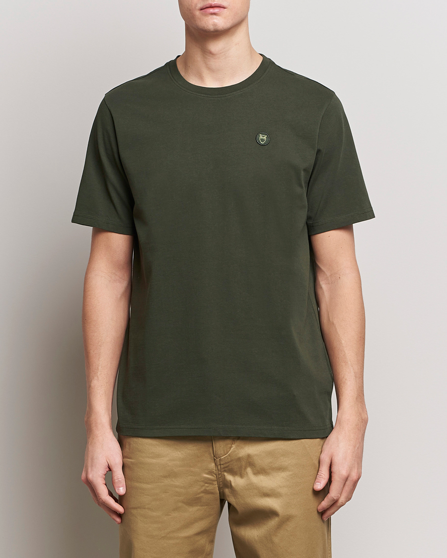 Herre |  | KnowledgeCotton Apparel | Loke Badge T-Shirt Forest Night