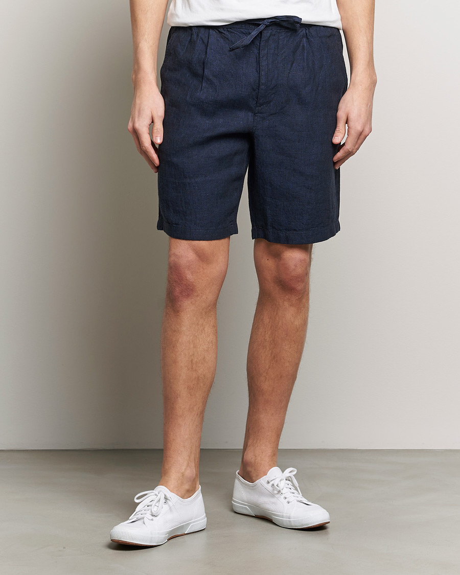 Herre | The linen lifestyle | KnowledgeCotton Apparel | Loose Linen Shorts Total Eclipse