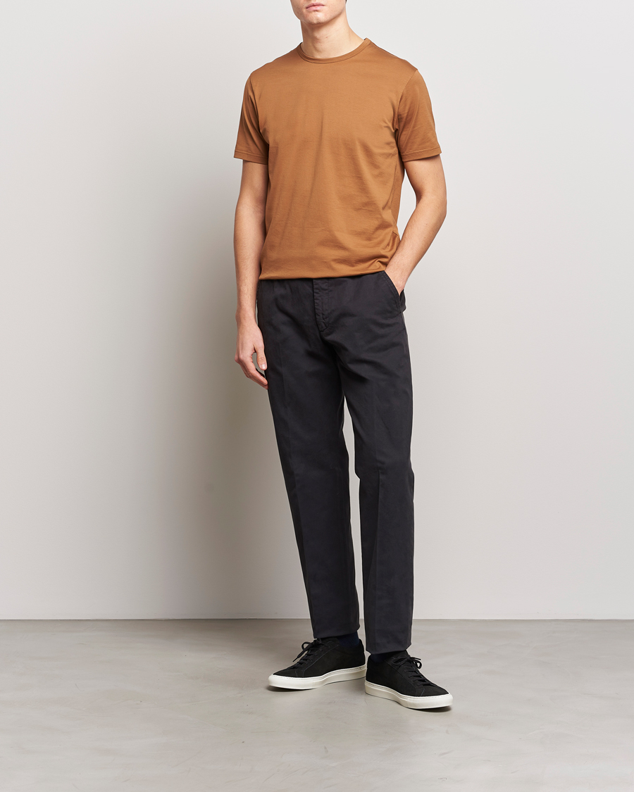 Herre | T-Shirts | Sunspel | Crew Neck Cotton Tee Dark Camel