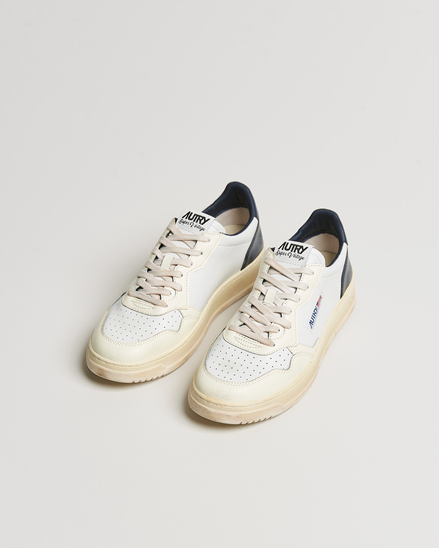 Herre | Sneakers med lavt skaft | Autry | Super Vintage Low Leather Sneaker White/Navy