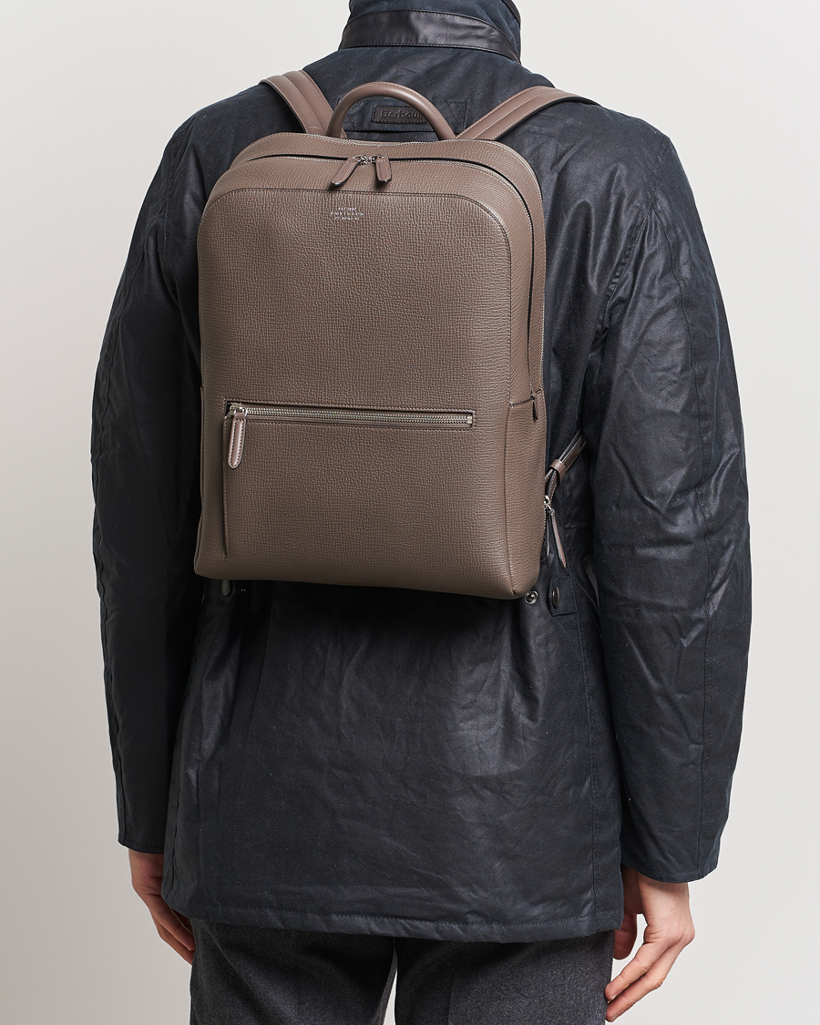 Herre | Tasker | Smythson | Ludlow Zip Around Backpack Dark Taupe