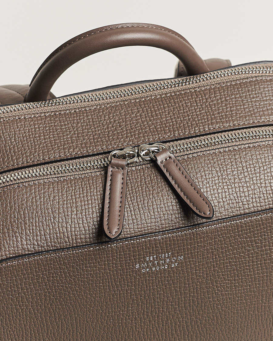 Herre | Smythson Ludlow Zip Around Backpack Dark Taupe | Smythson | Ludlow Zip Around Backpack Dark Taupe