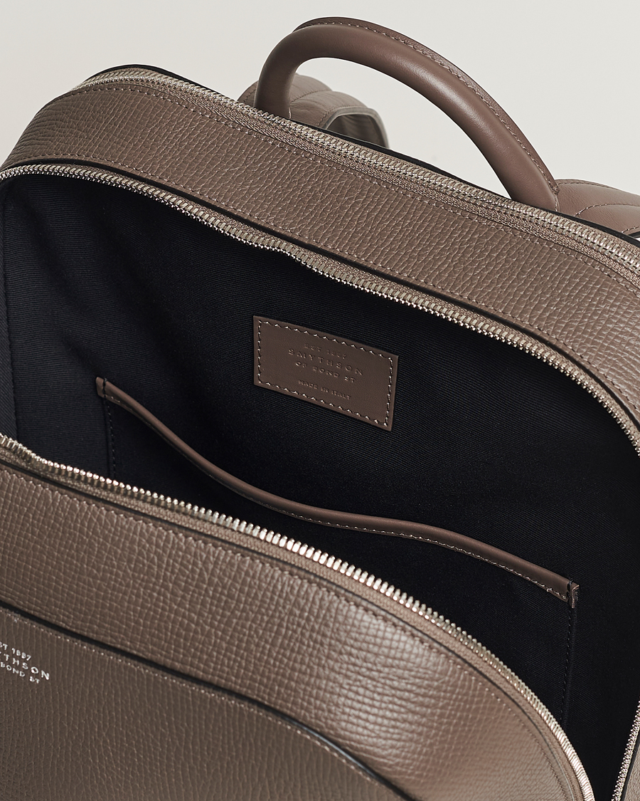 Herre | Smythson Ludlow Zip Around Backpack Dark Taupe | Smythson | Ludlow Zip Around Backpack Dark Taupe