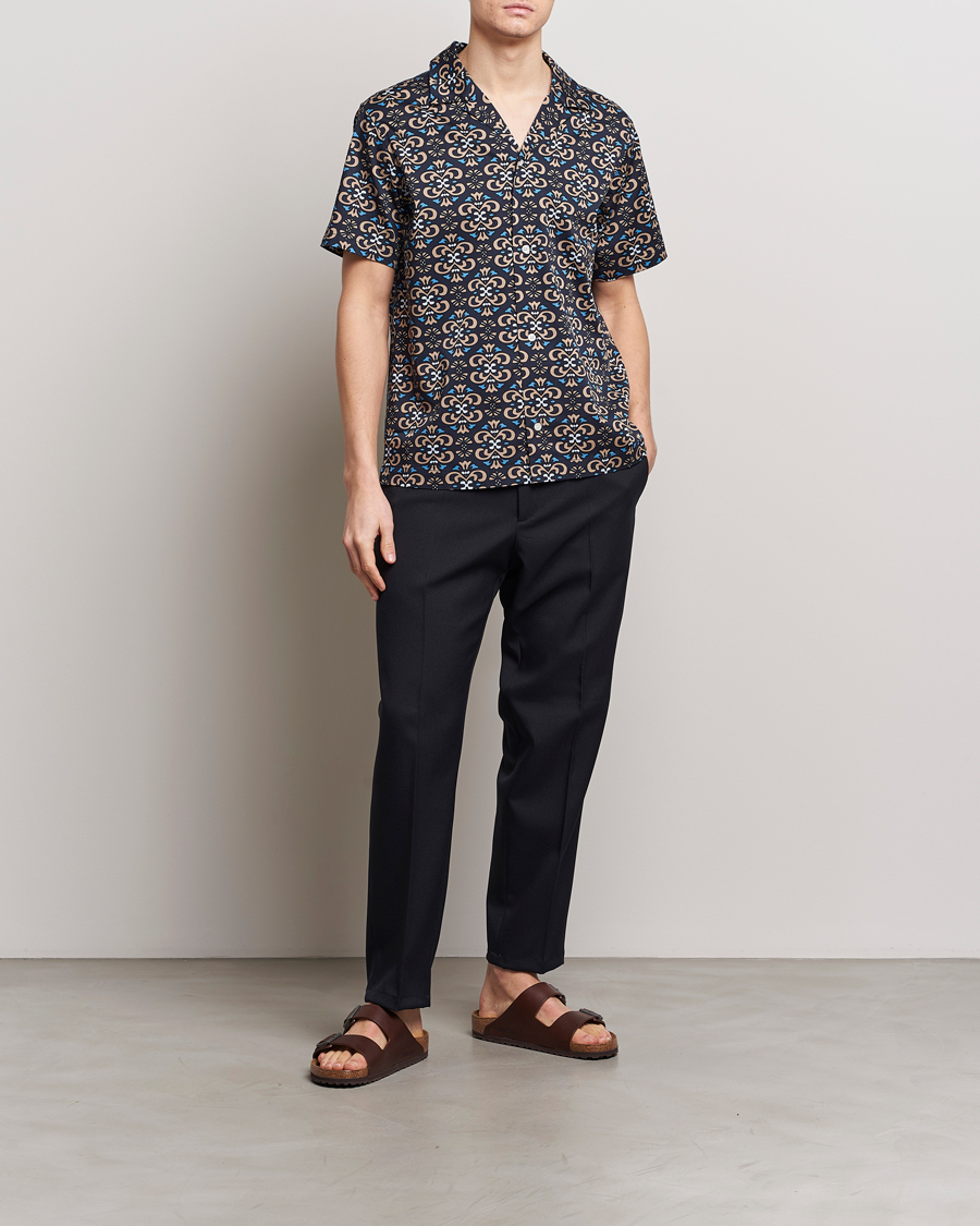 Herr |  | LES DEUX | Hendrix Printed Short Sleeve Shirt Dark Navy