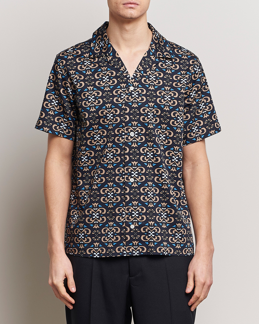 Herr |  | LES DEUX | Hendrix Printed Short Sleeve Shirt Dark Navy