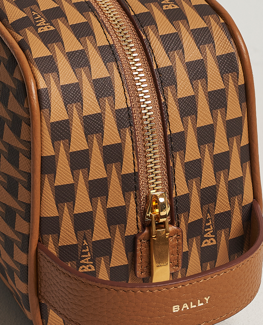 Herre | Bally Pennant Monogram Leather Washbag Brown | Bally | Pennant Monogram Leather Washbag Brown