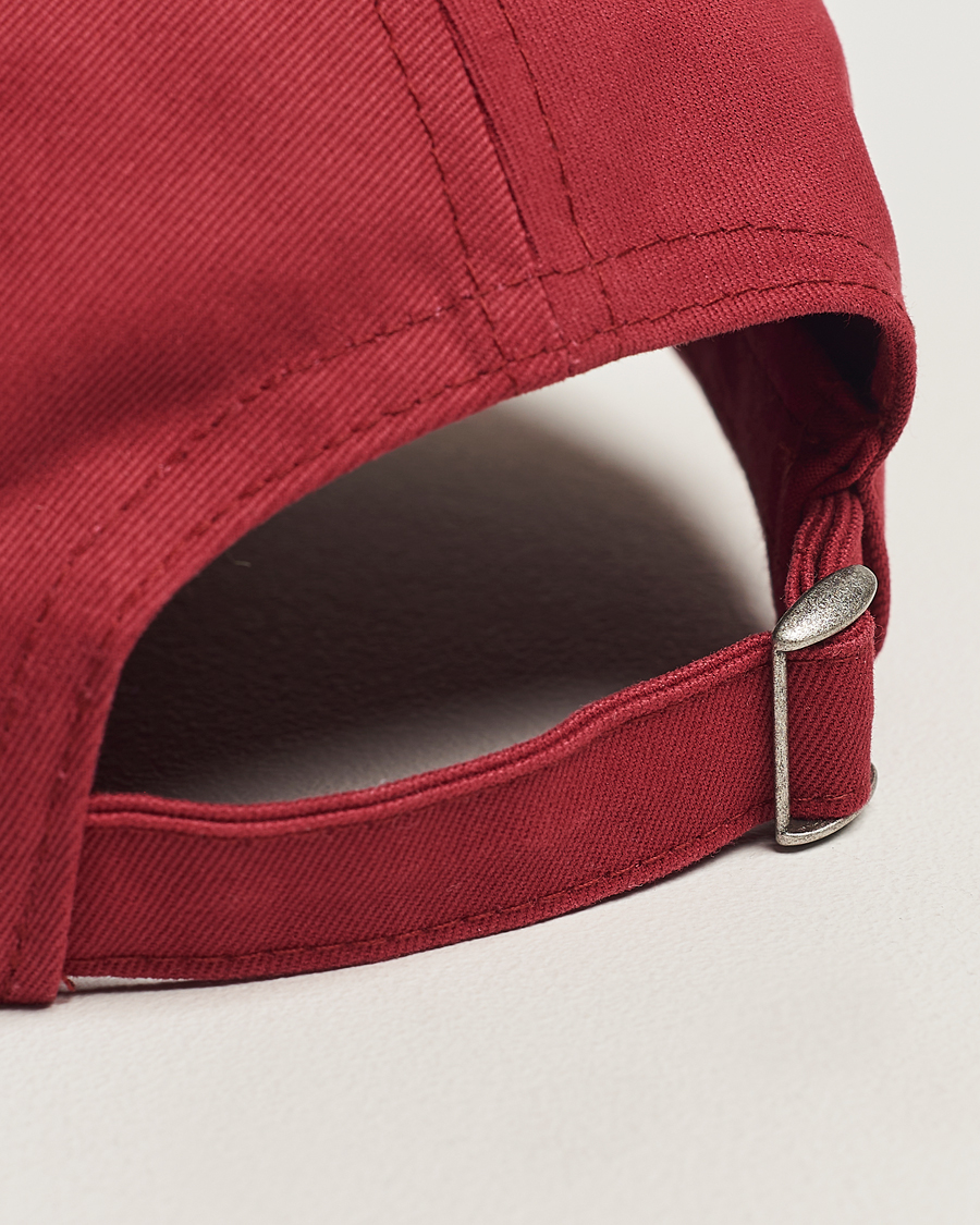Herre | Drake's Morlaix Plombee 77 Baseball Cap Red | Drake's | Morlaix Plombee 77 Baseball Cap Red