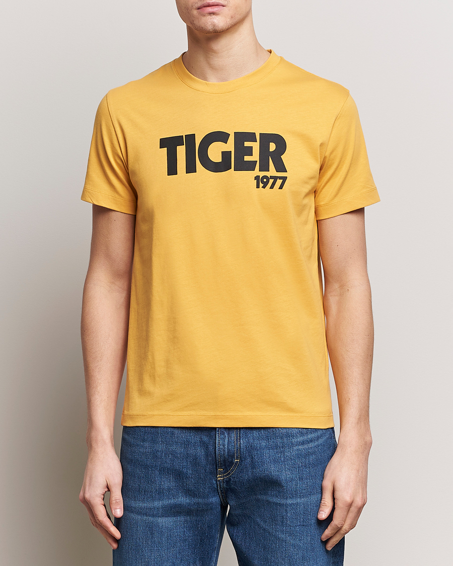 Herre | T-Shirts | Tiger of Sweden | Dillan Crew Neck T-Shirt Yellow