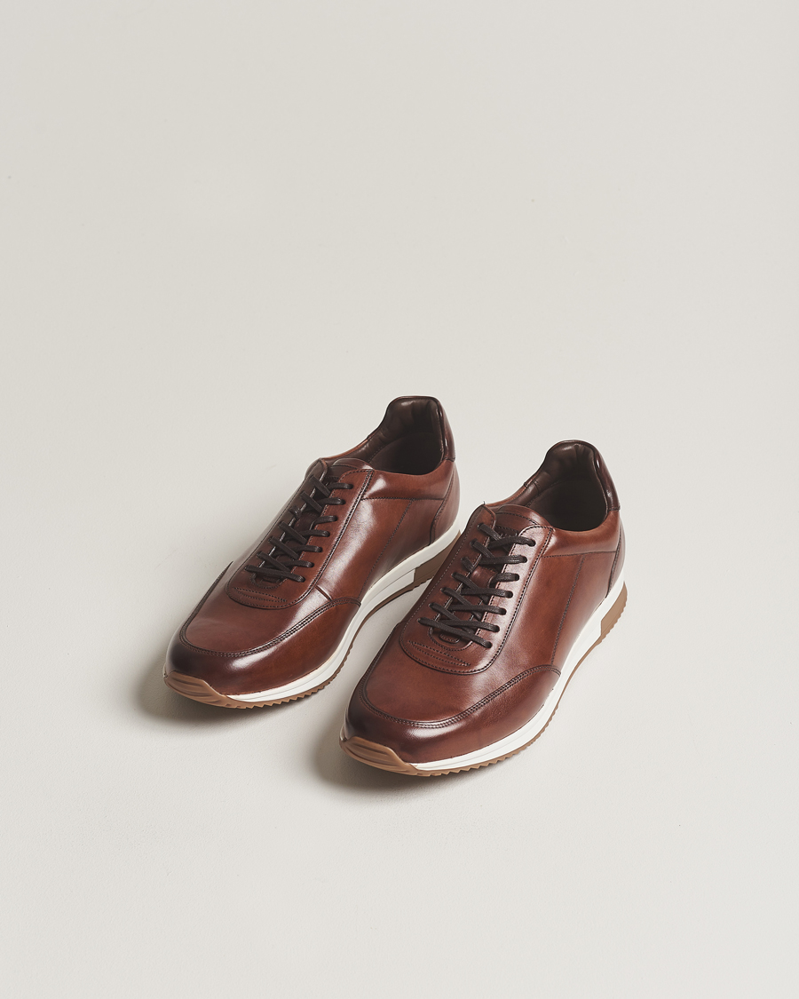 Herre | Sneakers | Loake Shoemakers | Bannister Leather Running Sneaker Cedar