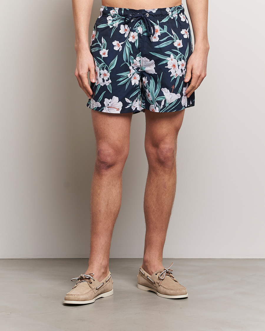 Herre | Badeshorts | GANT | Printed Flower Swimshorts Evening Blue