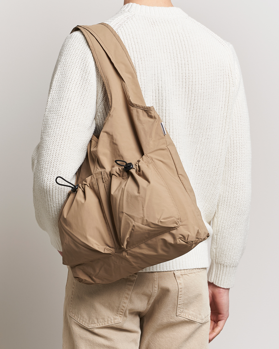 Herre | mazi untitled | mazi untitled | Nylon Bore Bag Beige