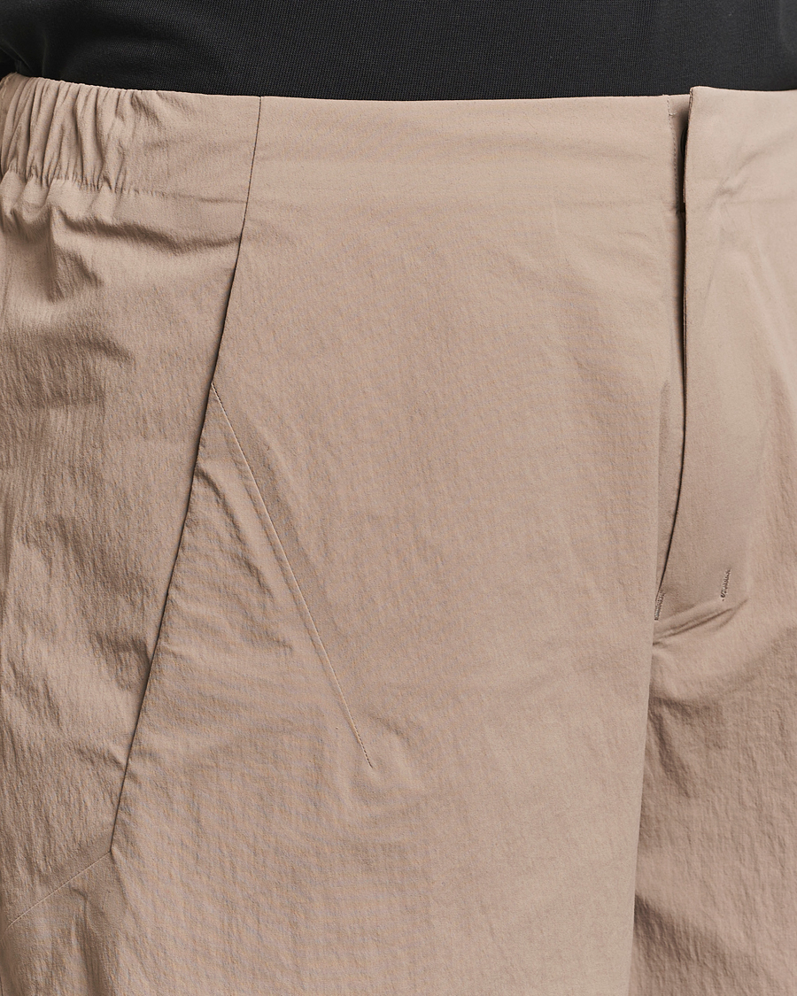 Herre | Shorts | Arc'teryx Veilance | Spere Lightweight Water Repellent Shorts Soil
