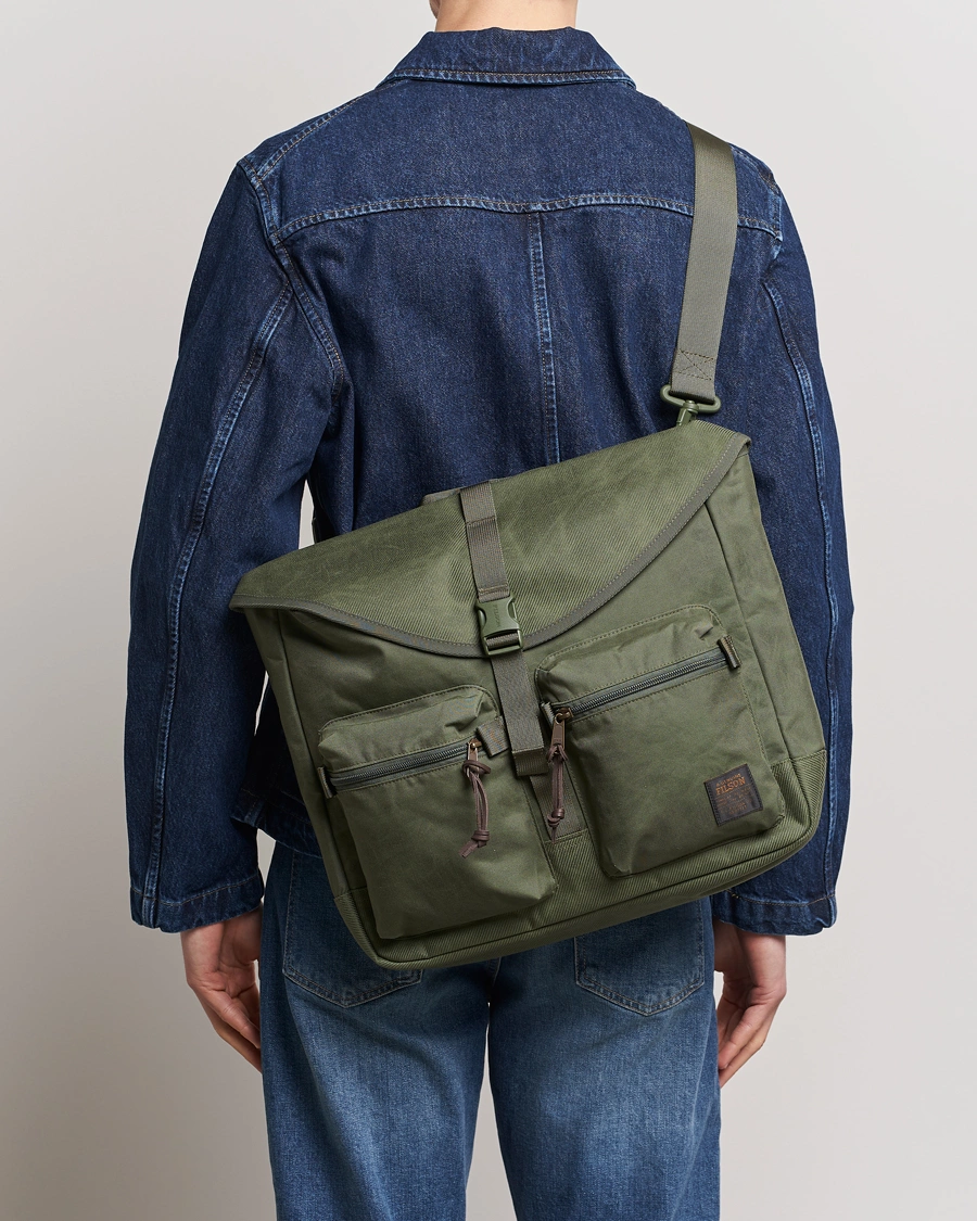 Herre | Active | Filson | Surveyor Messenger Bag Service Green