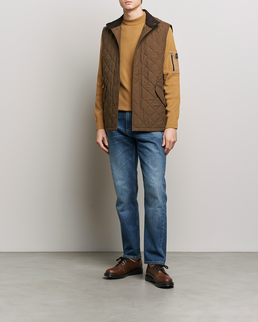 Herre | Jakker | Barbour Lifestyle | Shoveler Peached Quilted Gilet Dark Sand