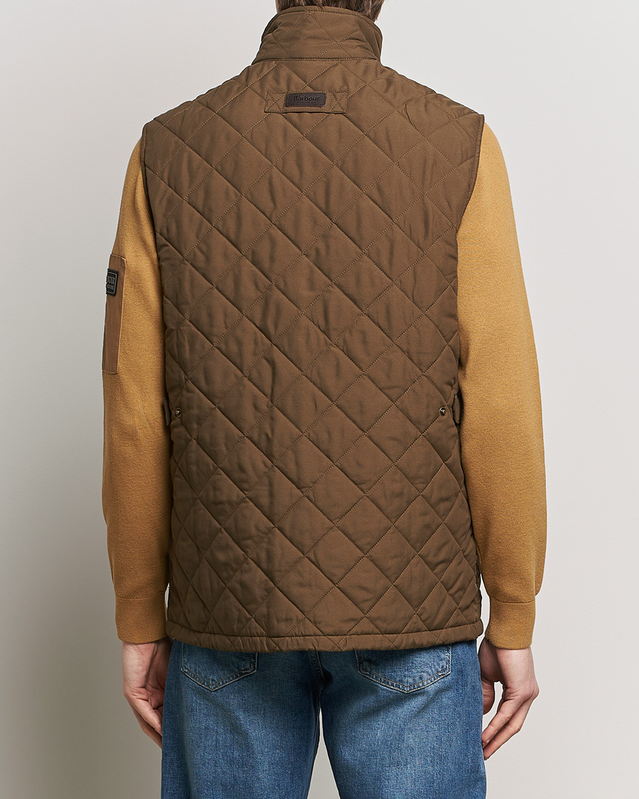 Herre | Jakker | Barbour Lifestyle | Shoveler Peached Quilted Gilet Dark Sand