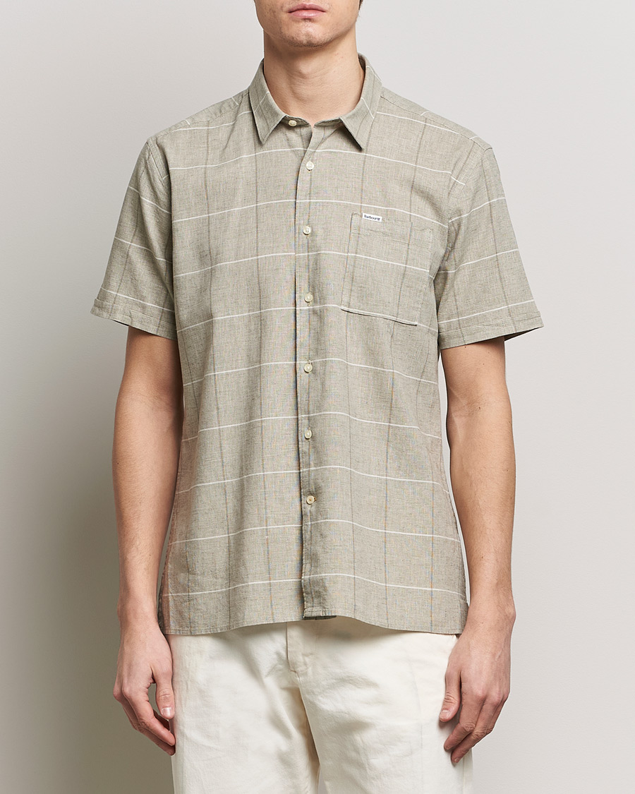 Herre | The linen lifestyle | Barbour Lifestyle | Swaledale Short Sleeve Summer Shirt Olive