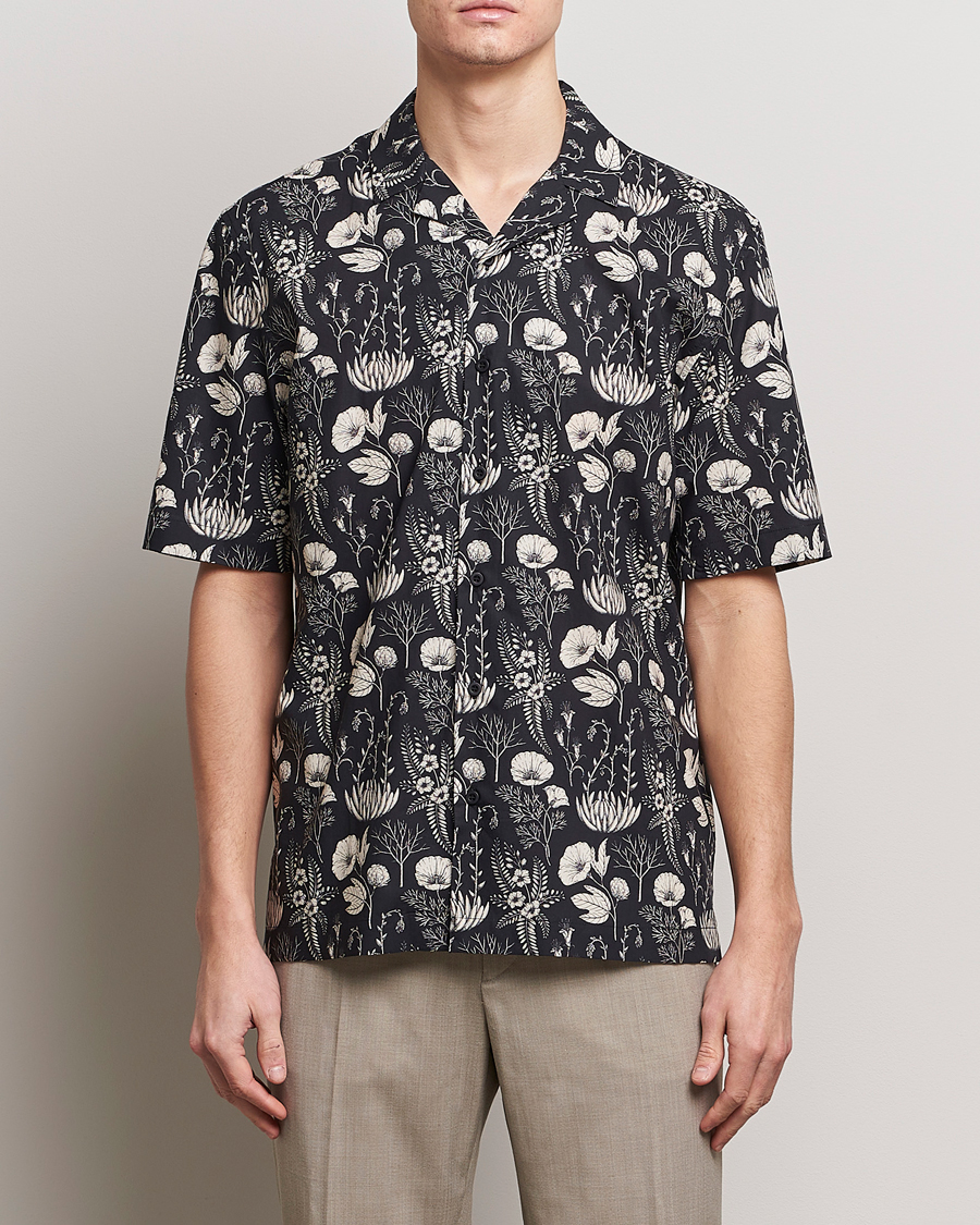 Herre | Loyalitetstilbud | Sunspel | Katie Scott Short Sleeve Printed Resort Shirt Black