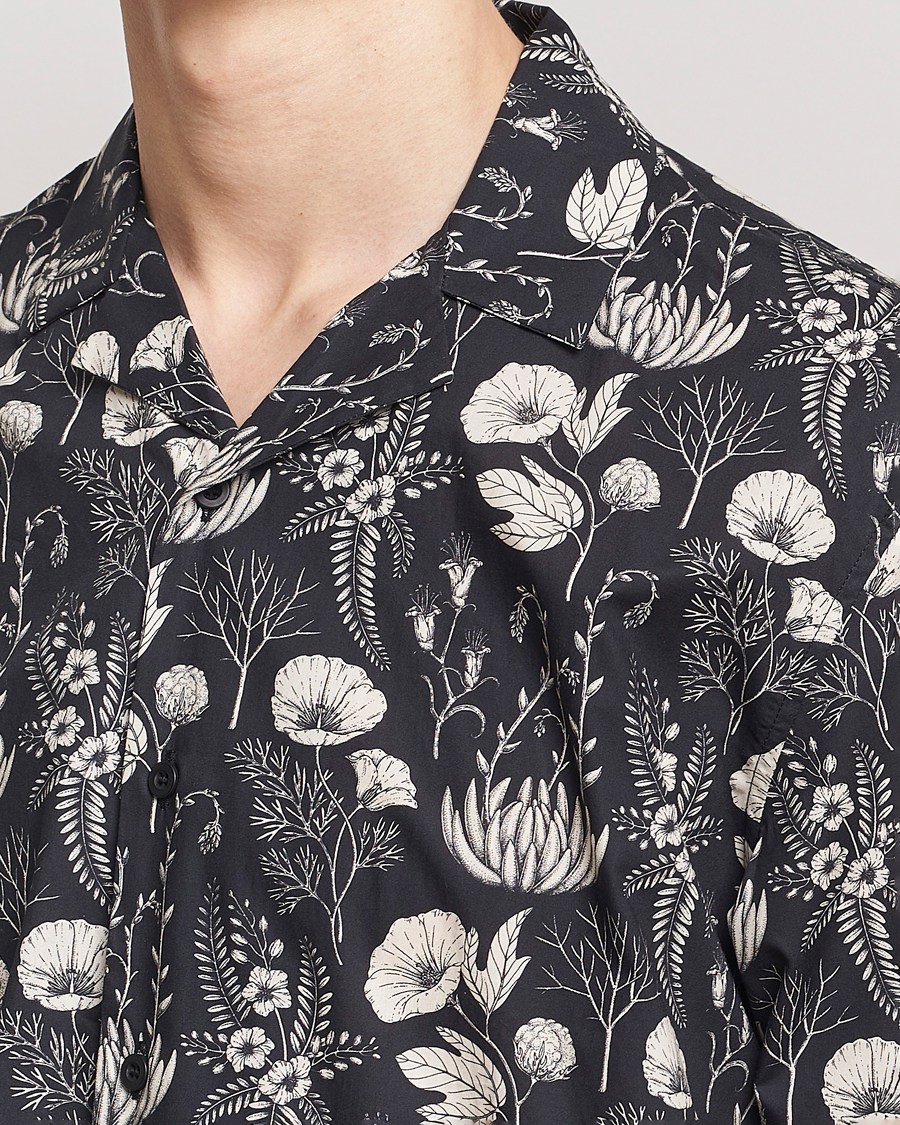 Herre | Skjorter | Sunspel | Katie Scott Short Sleeve Printed Resort Shirt Black