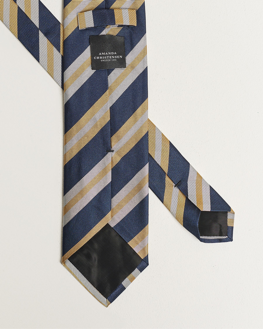 Herre | Amanda Christensen Silk Club Striped 8cm Tie Navy/Yellow | Amanda Christensen | Silk Club Striped 8cm Tie Navy/Yellow