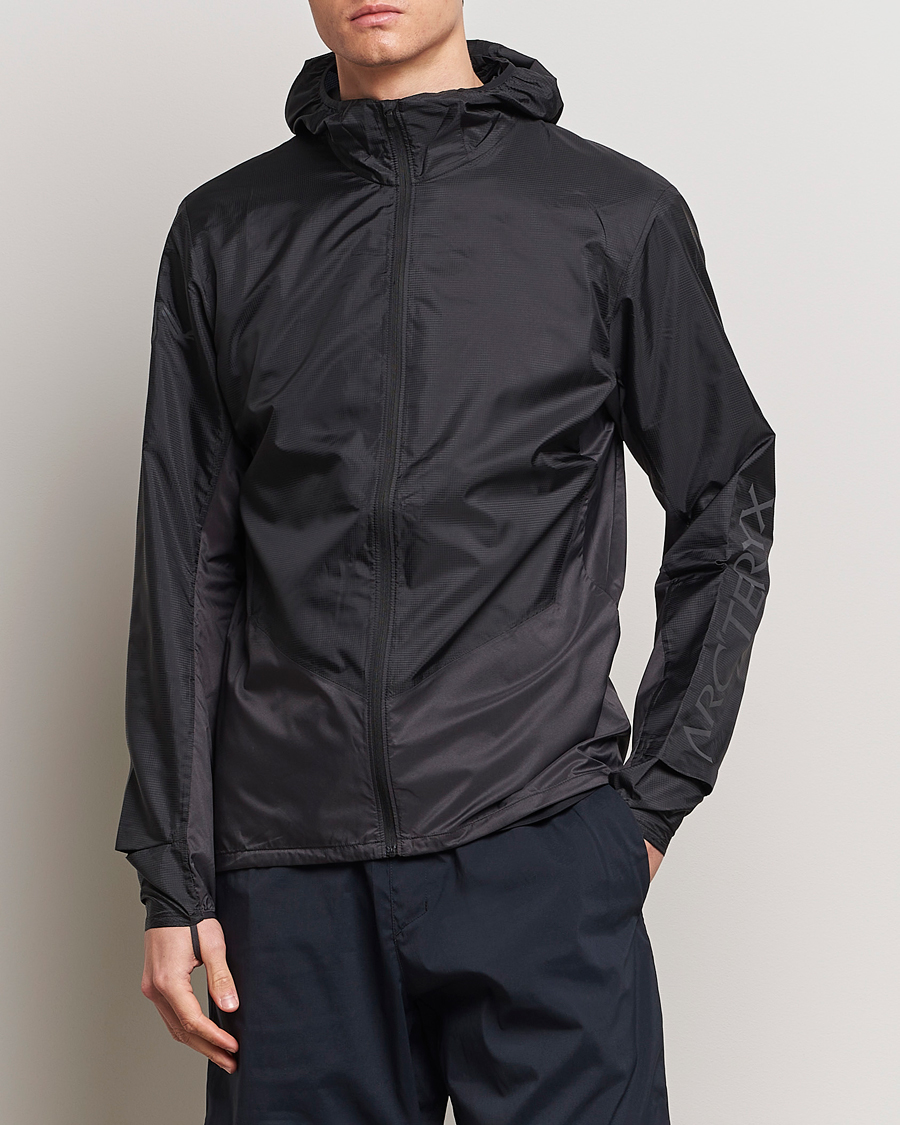 Herr |  | Arc\'teryx | Norvan Windshell Hooded Jacket Black/Graphite