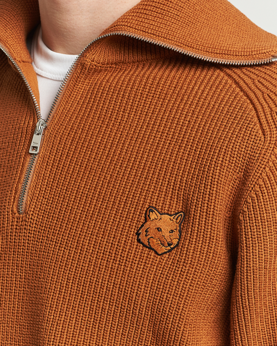 Herre | Trøjer | Maison Kitsuné | Tonal Fox Head Ribbed Half Zip Tobacco