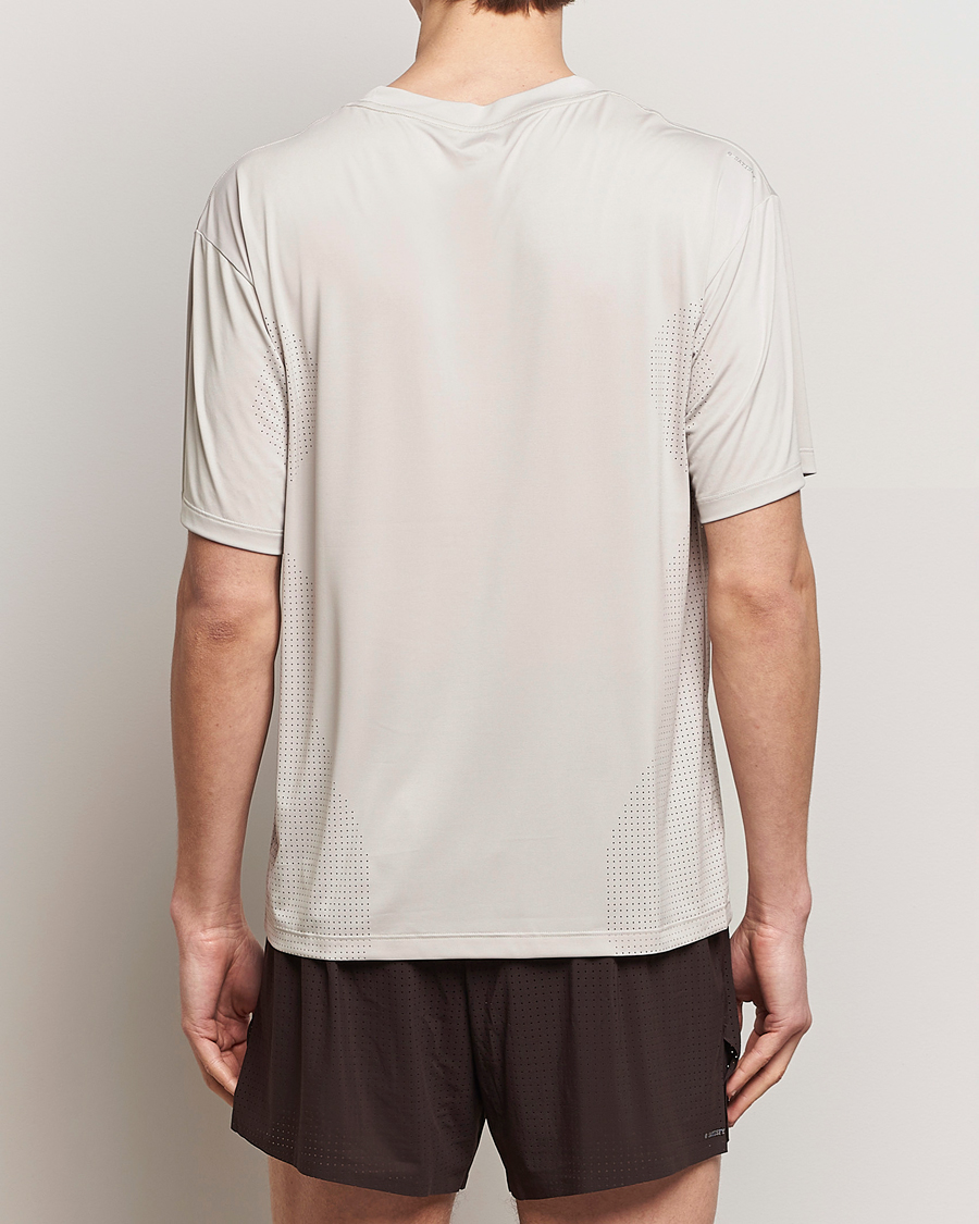 Herre | T-Shirts | Satisfy | AuraLite Air T-Shirt Mineral Dolomite