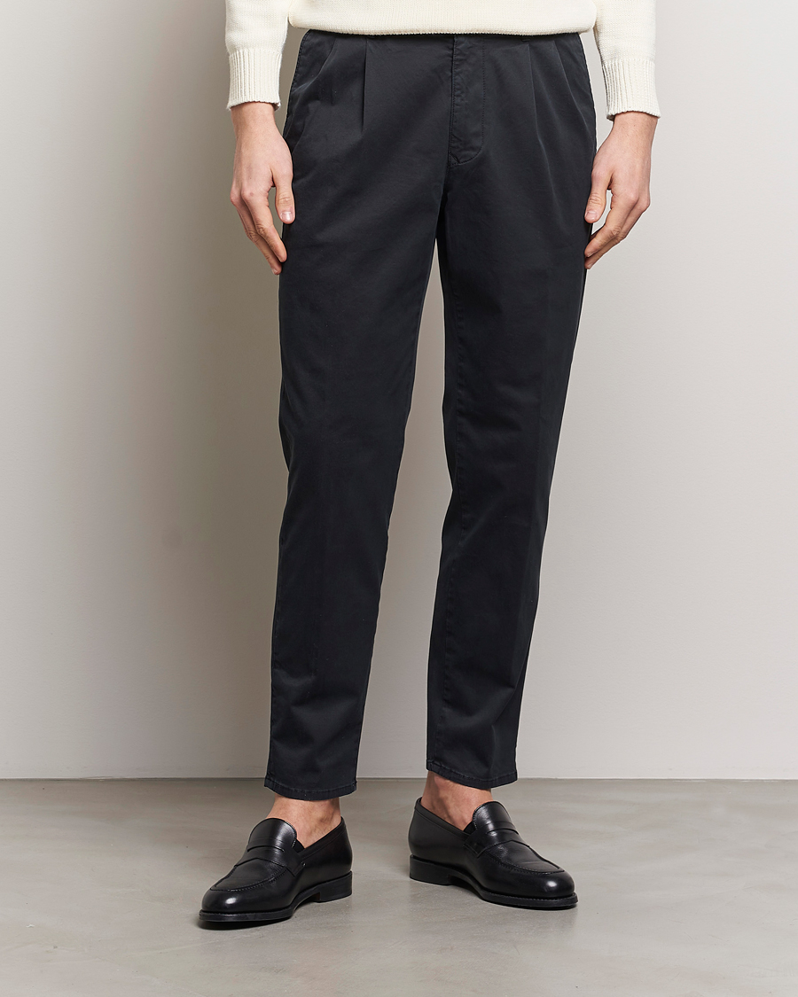 Herre | Italian Department | Incotex | Tapered Fit Pleated Slacks Black