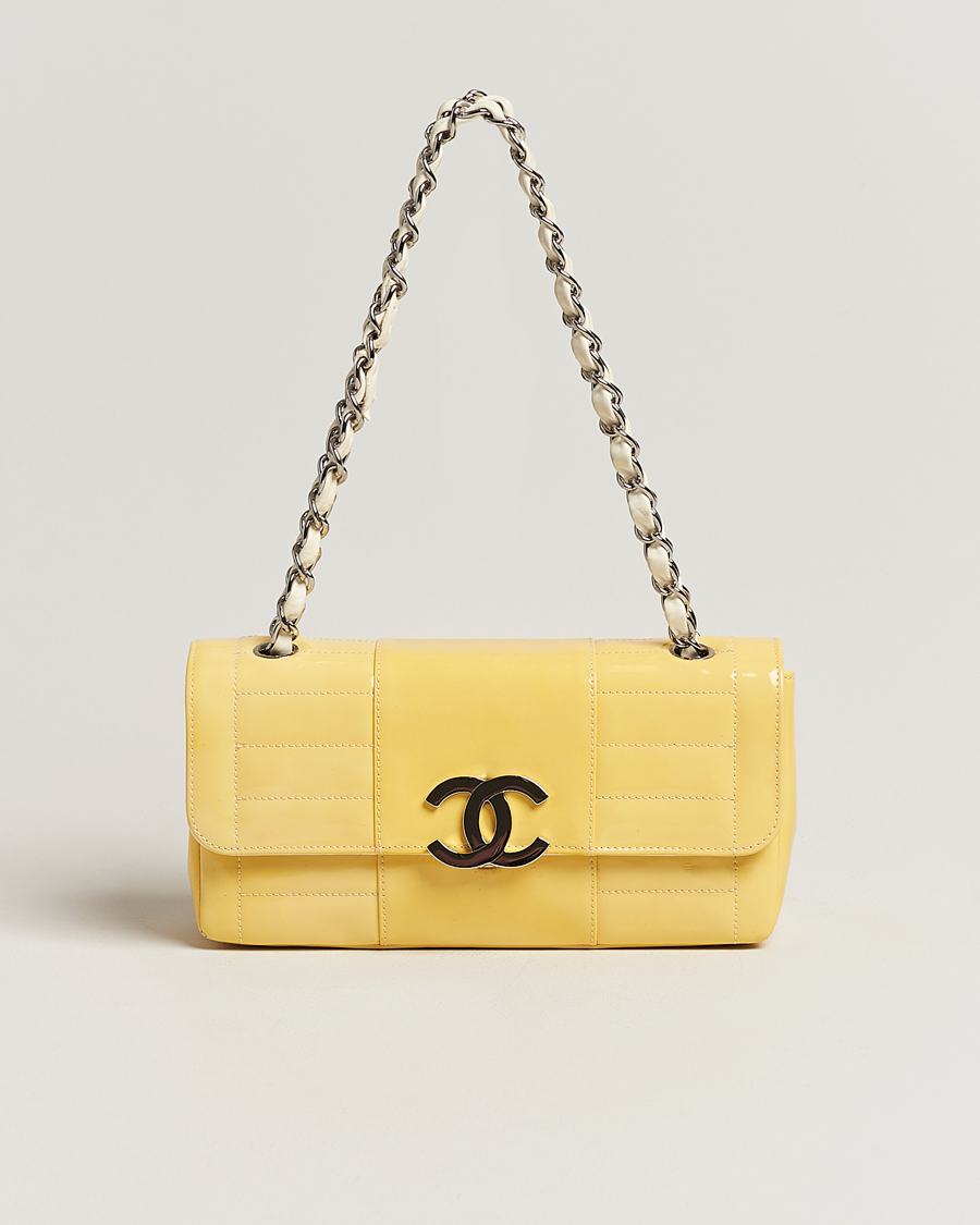 Herre | Chanel Pre-Owned Patent Flap Bag Yellow | Chanel Pre-Owned | Patent Flap Bag Yellow