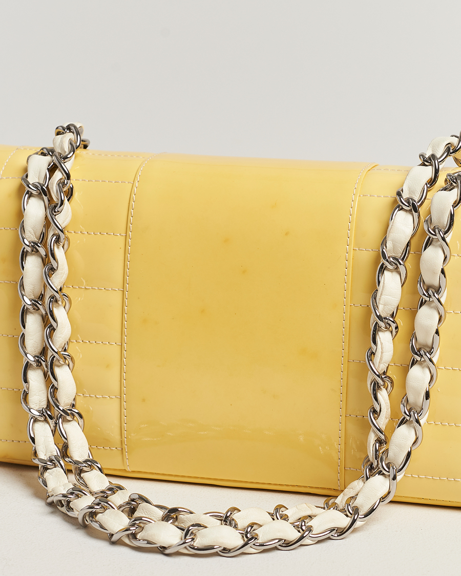 Herre | Chanel Pre-Owned Patent Flap Bag Yellow | Chanel Pre-Owned | Patent Flap Bag Yellow
