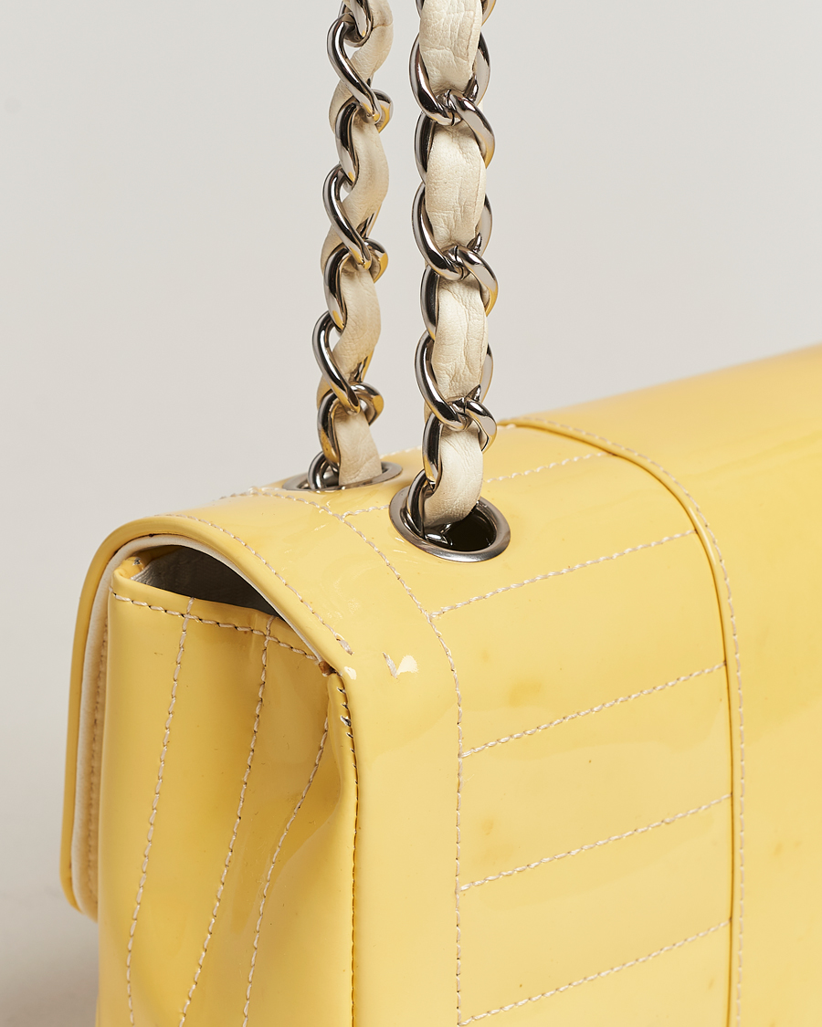 Herre | Chanel Pre-Owned Patent Flap Bag Yellow | Chanel Pre-Owned | Patent Flap Bag Yellow